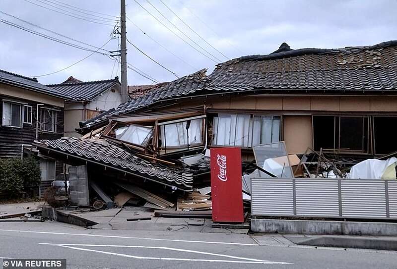 这是1月1日在日本石川县轮岛市河井町拍摄的受损房屋
